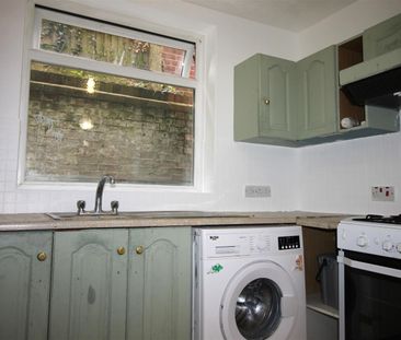 Amersham Hill, High Wycombe - Photo 3