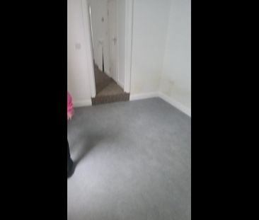 4 Bed Terraced House, Harrow Road, BS4 - Photo 2