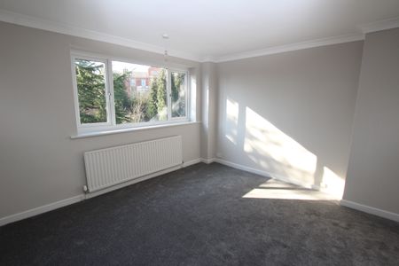 Cedar Lodge, Tunnel Road, The Park - Photo 2