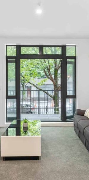 Spacious Two Bedroom in Boutique Apartments - Photo 1