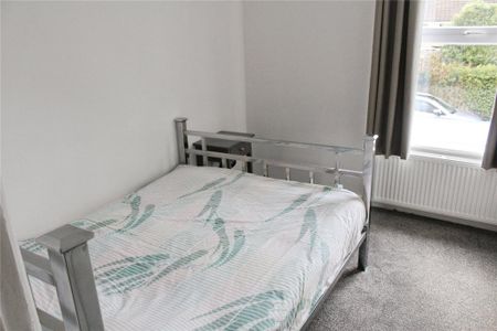 4 bedroom terraced house to rent - Photo 3
