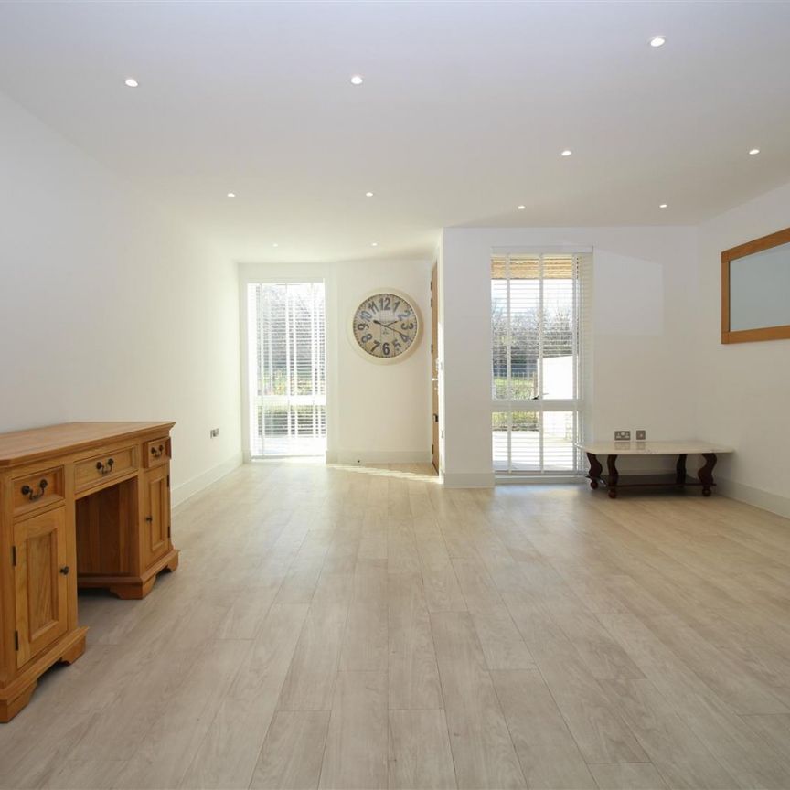 1 Bedroom Flat To Let - Photo 1