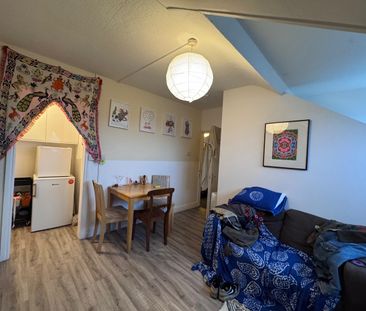 2 Bed Flat, Chesterfield Road, BS6 - Photo 1