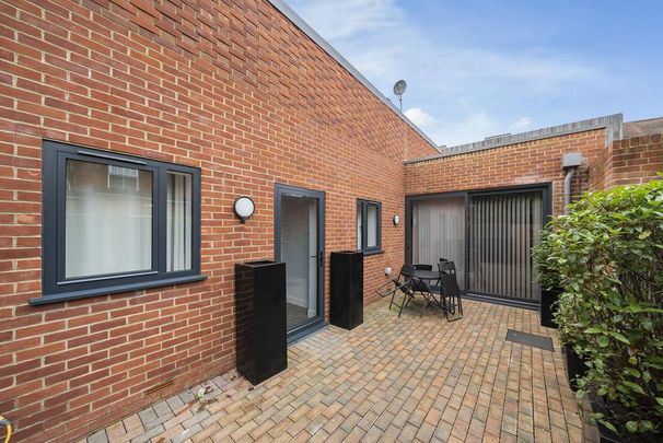 2 bedroom maisonette to rent - Photo 1