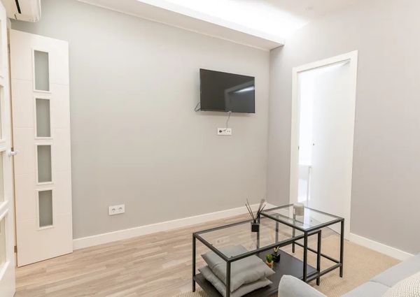 Carrer de Prats de Molló, Barcelona, Catalonia 08021