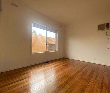 Prime Location in the Heart of Lalor - Photo 3