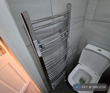 3 bedroom semi-detached house to rent - Photo 6