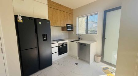 Contemporary 3-Bedroom House – Great Sun, Quiet Setting in Ranui - Photo 2