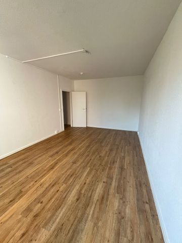 RESERVIERT – Ein echtes Schmuckstück – kleine, sanierte Wohnung mit Balkon - Foto 2