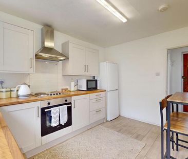 3 bedroom ground floor flat to rent - Photo 3