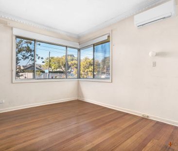 IDEAL PARKDALE SCHOOL LOCATION | LARGE YARD | WELL MAINTAINED HOME - Photo 5