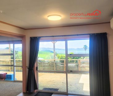 spacious Two-Bedroom Home with Harbour Views - Photo 5