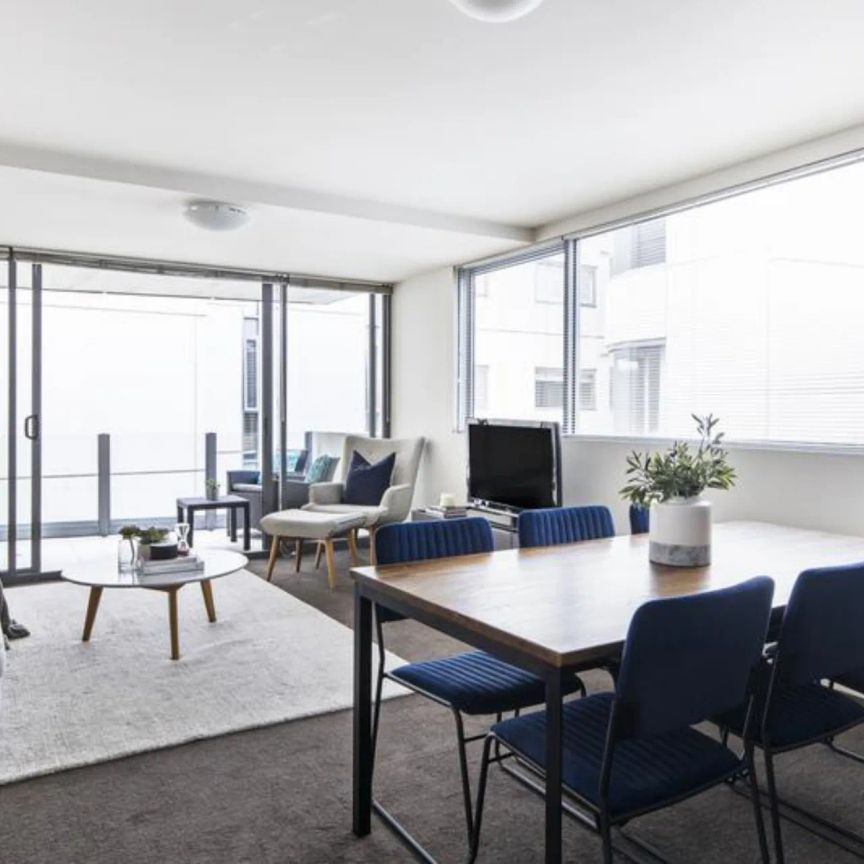 Substantial city-side living, seconds to Albert Park Lake - Photo 1