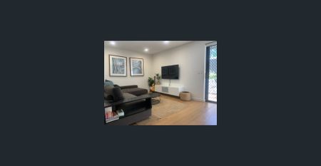 Contemporary Family Elegance - Photo 4