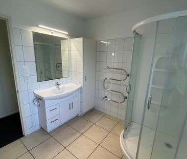 Tidy Two Bedroom in Kensington! - Photo 5