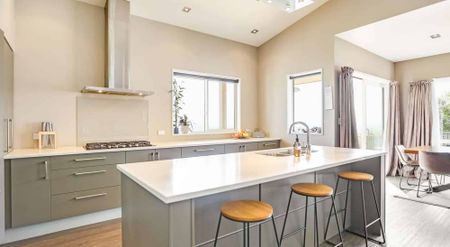 Beautiful home on the hill - Photo 3