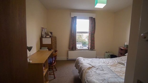 To Rent Sedgley Road, Winton, Bournemouth, BH9 £2,550 pcm Tenancy Info - Photo 1