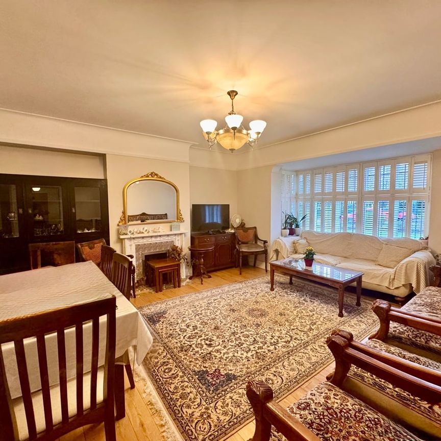 2 Bed Flat, Queens Drive, W3 - Photo 1