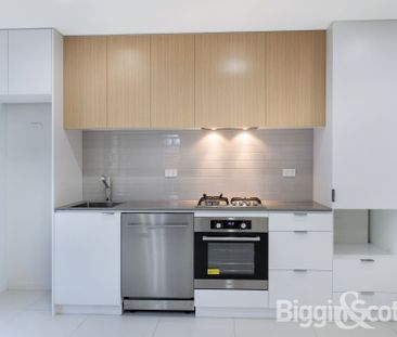 Stylish, and Perfectly Positioned - Photo 4