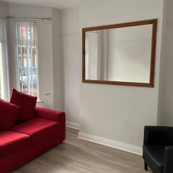 Partly Furnished 2 Bedroom Terrace - Photo 1