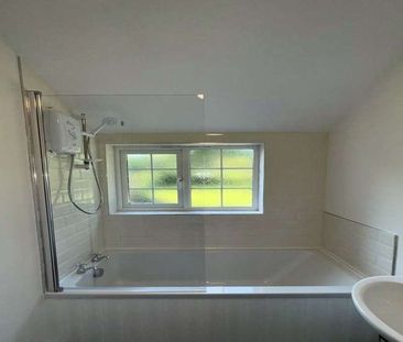 A charming Victorian cottage with garden and parking. - Photo 4