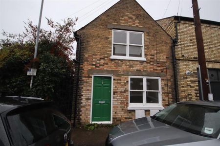2 bedroom semi-detached house to rent - Photo 2