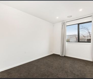 1D Victoria Avenue, Mitcham VIC 3132 - Townhouse For Rent | Domain - Photo 5