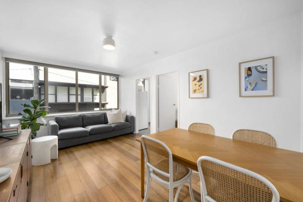 Light-Filled Fully Furnished Apartment in Prime South Yarra Location - Photo 1