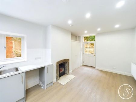 2 bedroom terraced house to rent - Photo 2