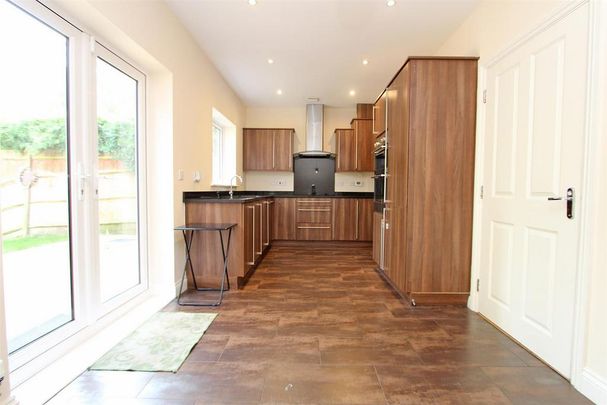 5 bedroom house to rent - Photo 1