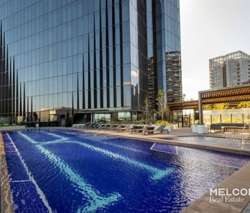 STYLISH TWO-BEDROOM APARMTENT IN MARINA TOWER - FURNISHED - Photo 2