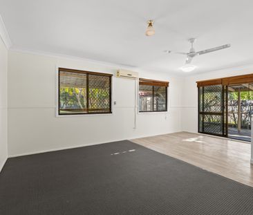8 Phie St, Loganlea QLD 4131 - House For Rent | Domain - Photo 2
