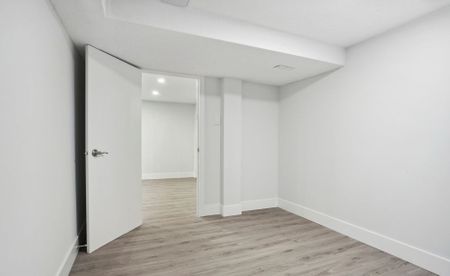 For Lease - 396 Hudson Drive, London East, Ontario - Photo 4