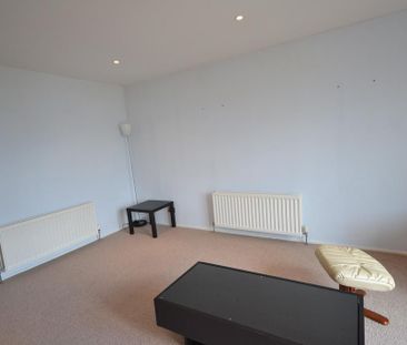 3 bedroom flat to rent - Photo 2