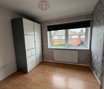 3 Bed Semi-Detached House, Swainson Road, LE4 - Photo 3