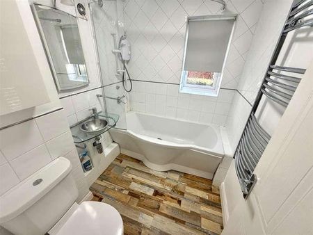 Gloucester Court, Denham Green, UB9 - Photo 5