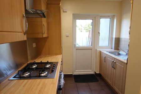 3 bedroom terraced house to rent - Photo 5