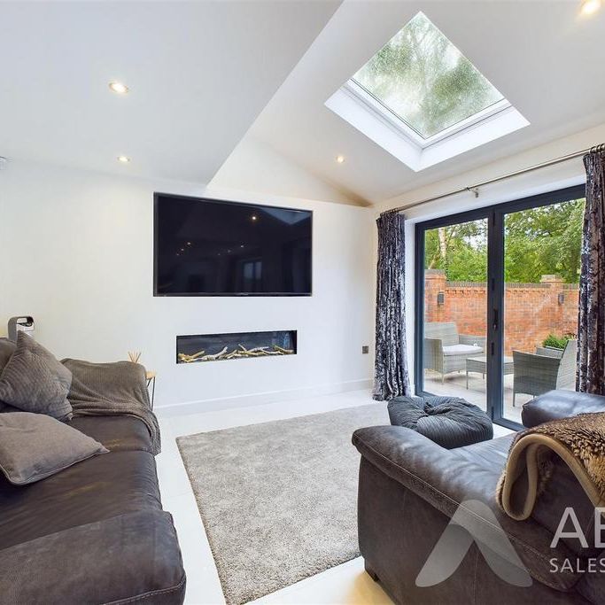 4 bedroom detached house to rent - Photo 1