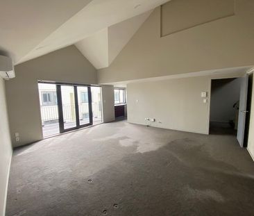Spacious City fringe Living - Photo 2