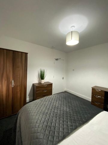 4 Bed Terraced House, Gerard Avenue, CV4 - Photo 3