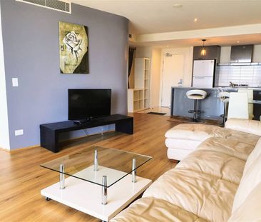 Luxury 1 bedroom plus study with Stunning Water View - Photo 4