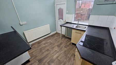 2 bed Terraced - To Let - Photo 3