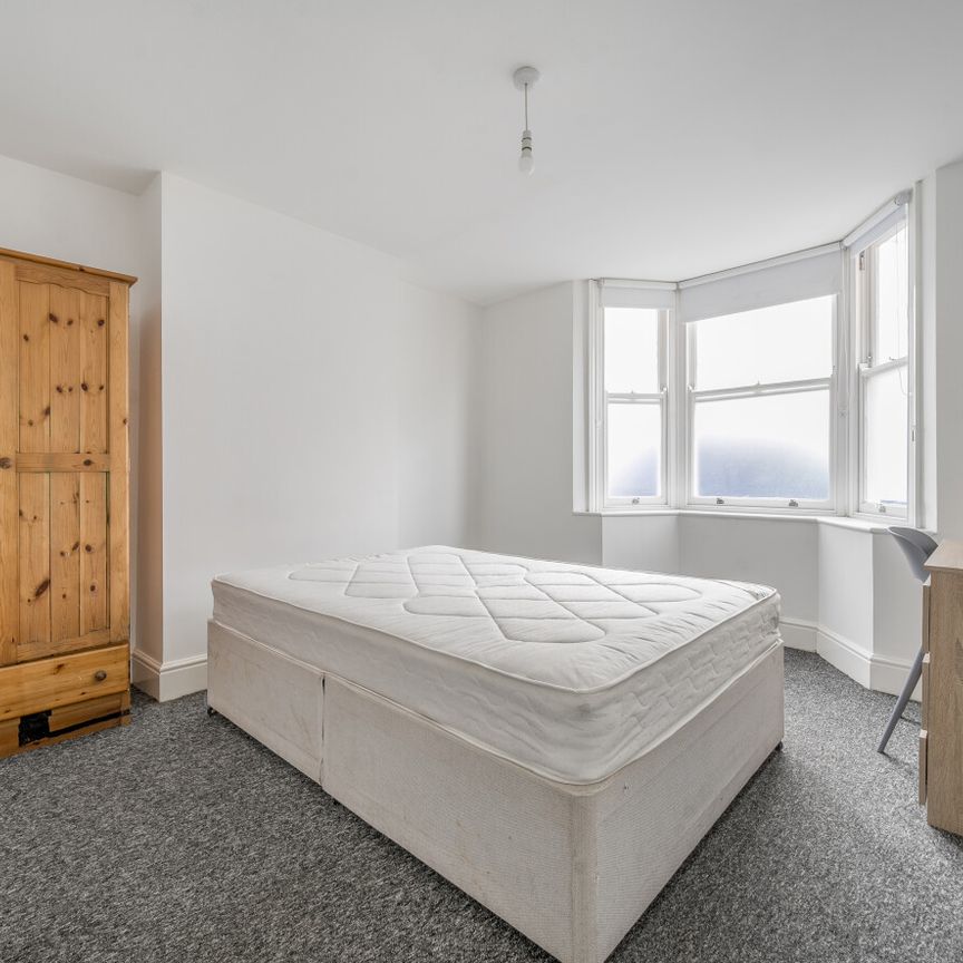 6 bedroom terraced house to rent - Photo 1