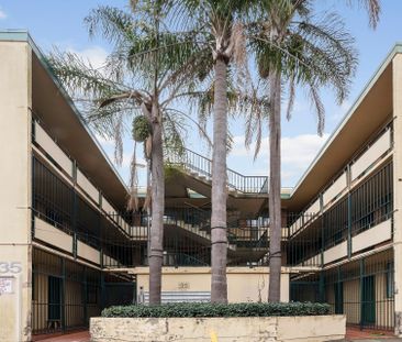 Freshly updated apartment in an unbeatable Burwood location - Photo 5