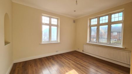 4 bedroom semi-detached house to rent - Photo 4