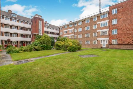 2 bedroom apartment to rent Bishopric Court, Horsham, RH12 - Photo 5
