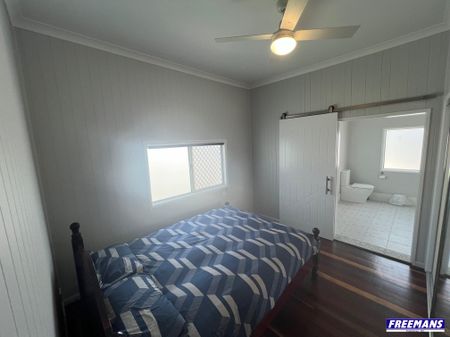 Lovely 3 Bedroom 2 Bathroom Furnished Home - Photo 3