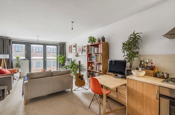 1 Bed Flat, Biggerstaff Road, E15 - Photo 1