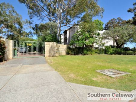 2 BED UNIT IN SECURE COMPLEX - Photo 5