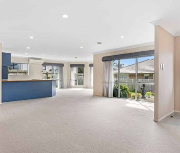 Modern comfort in a convenient Onerahi location - Photo 2